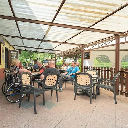 Kemping Confortable Avec Terrasse - 5 Pers. - Api-1-52-2790